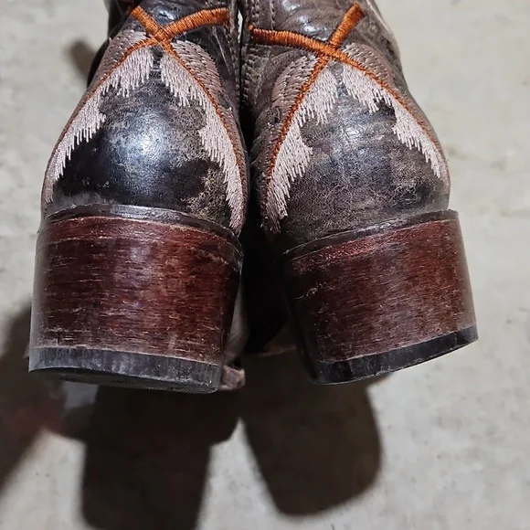 Embroidered Western Cowboy Boots - Picture 5 of 7